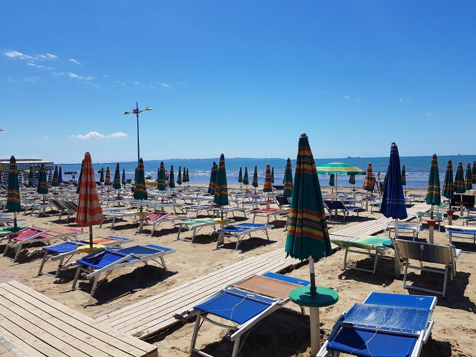 Sea View Apartments In Durrës Esterno foto