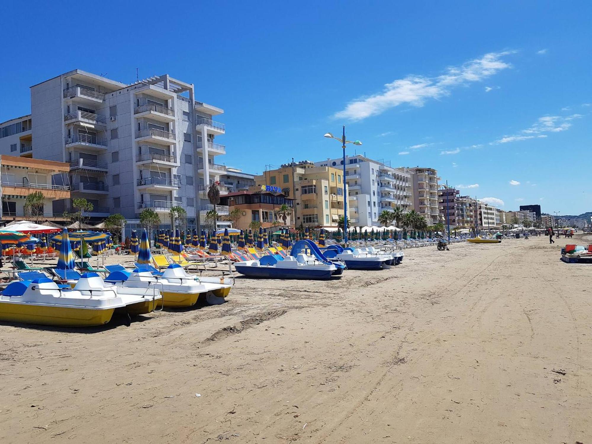 Sea View Apartments In Durrës Esterno foto
