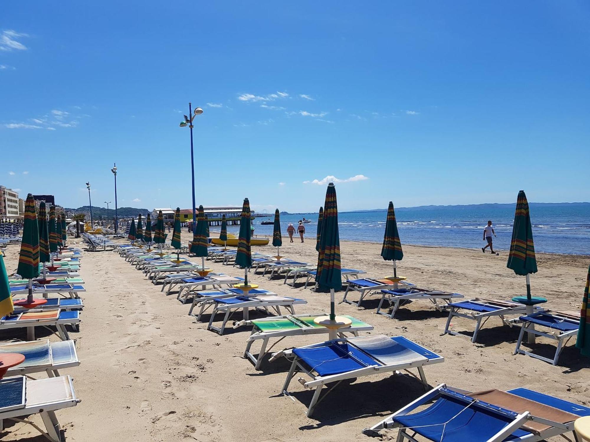 Sea View Apartments In Durrës Esterno foto